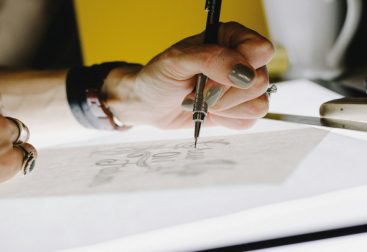 Should I Design My Own Logo?